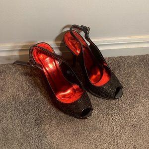 Women’s size 5.5 black glitter lace high heel shoe